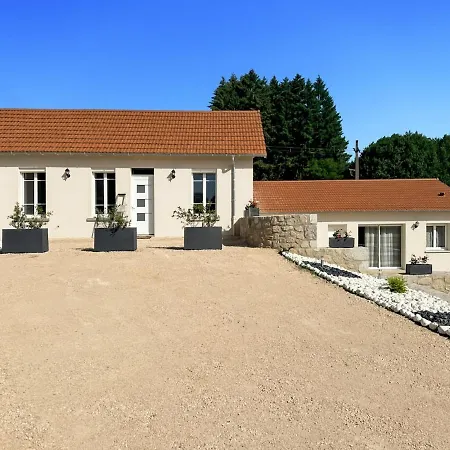 Lumineux Rénové Avec Piscine - Cantal *