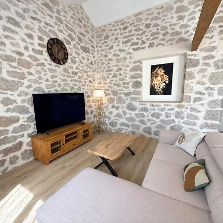 Lumineux Renove Avec Piscine - Cantal Semesterbostad Ladinhac