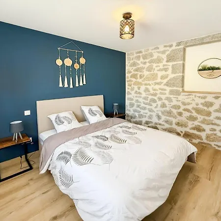 Lumineux Renove Avec Piscine - Cantal