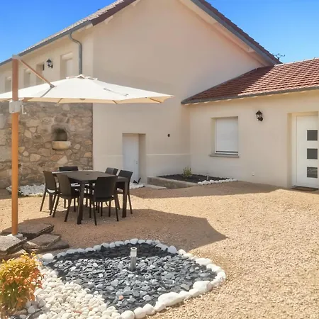 Semesterbostad Lumineux Renove Avec Piscine - Cantal *
